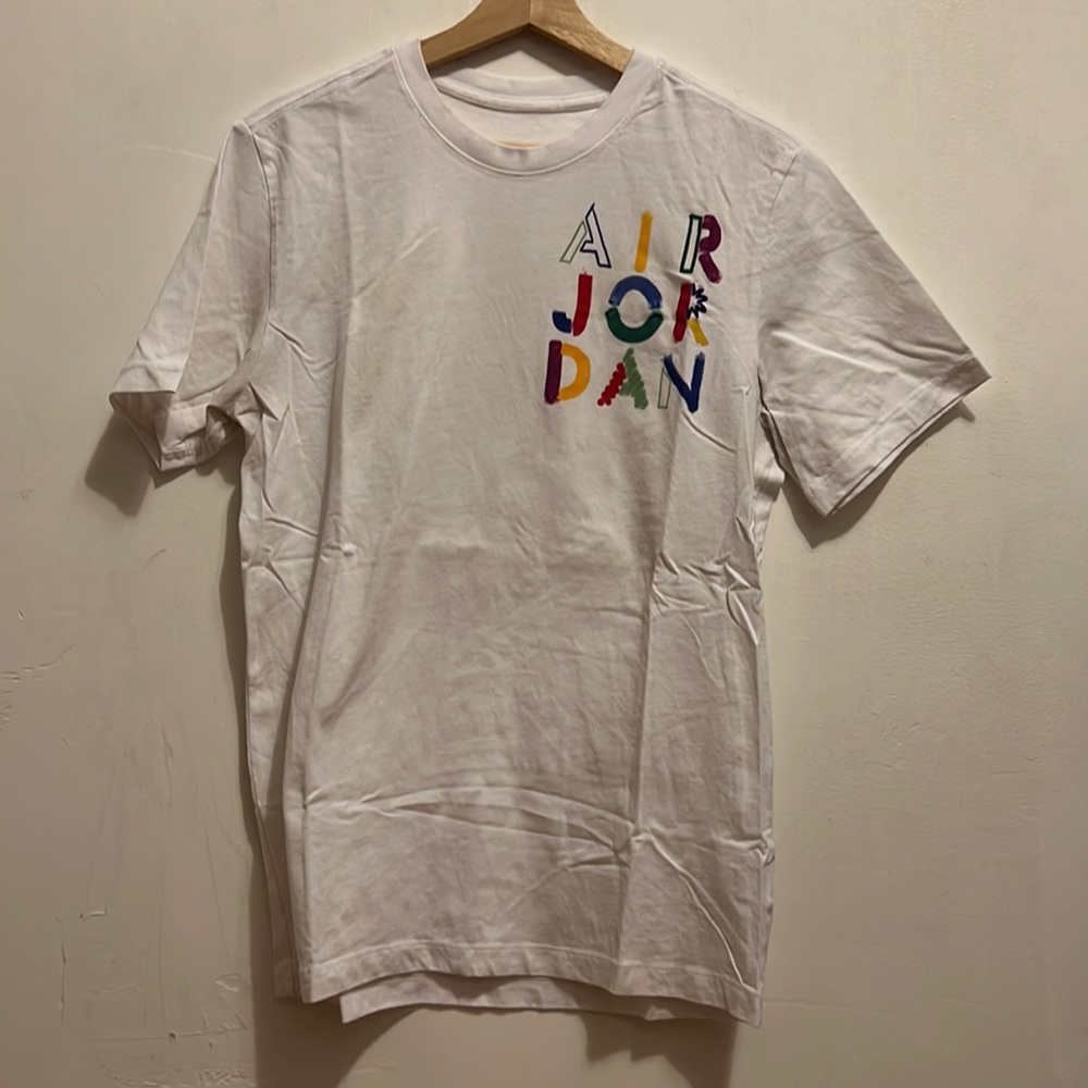 I’m selling a Air Jordan shirt